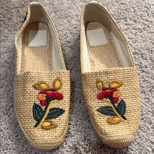 Tory Burch Embroidered Floral Espadrilles - Tan